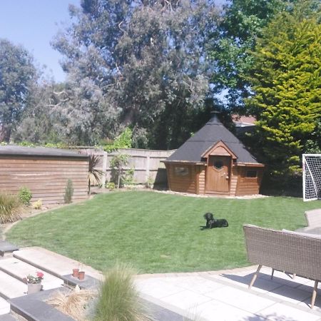 Beach House, With Bbq Lodge And Hot Tub! Bournemouth Eksteriør billede