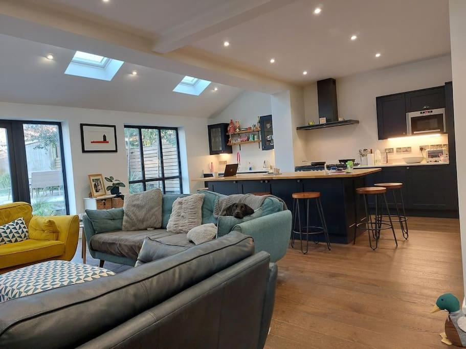 Beach House, With Bbq Lodge And Hot Tub! Bournemouth Eksteriør billede