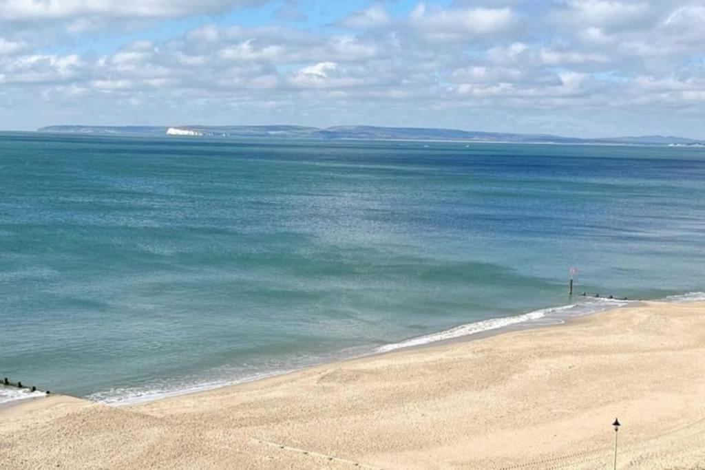 Beach House, With Bbq Lodge And Hot Tub! Bournemouth Eksteriør billede