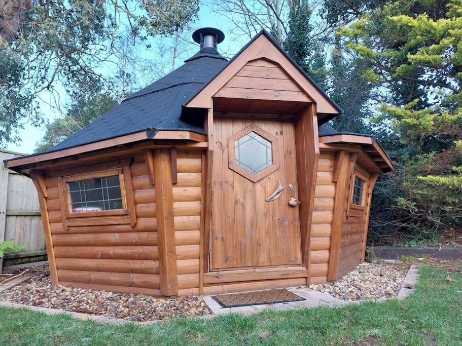 Beach House, With Bbq Lodge And Hot Tub! Bournemouth Eksteriør billede