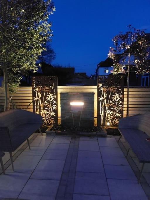 Beach House, With Bbq Lodge And Hot Tub! Bournemouth Eksteriør billede