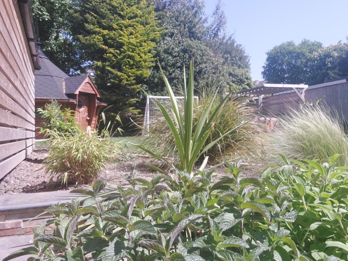 Beach House, With Bbq Lodge And Hot Tub! Bournemouth Eksteriør billede